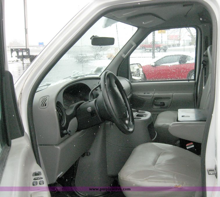 image for item 5272 2001 Ford Econoline E350 Super Duty