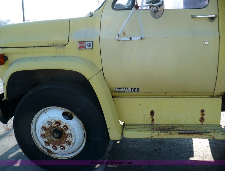 image for item 5595 1982 GMC C6500 box truck