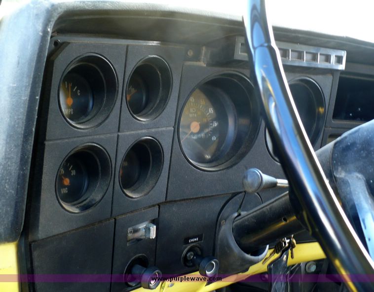 image for item 5595 1982 GMC C6500 box truck