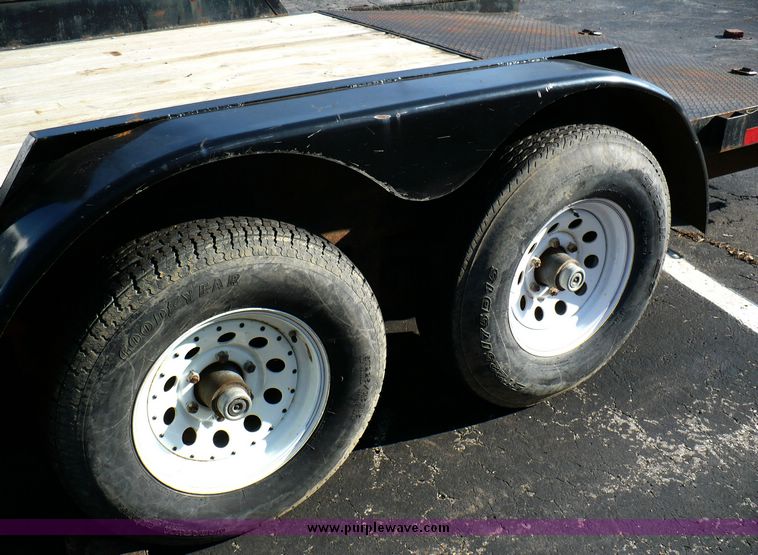 image for item 5596 2004 Starlite tandem axle 18' trailer