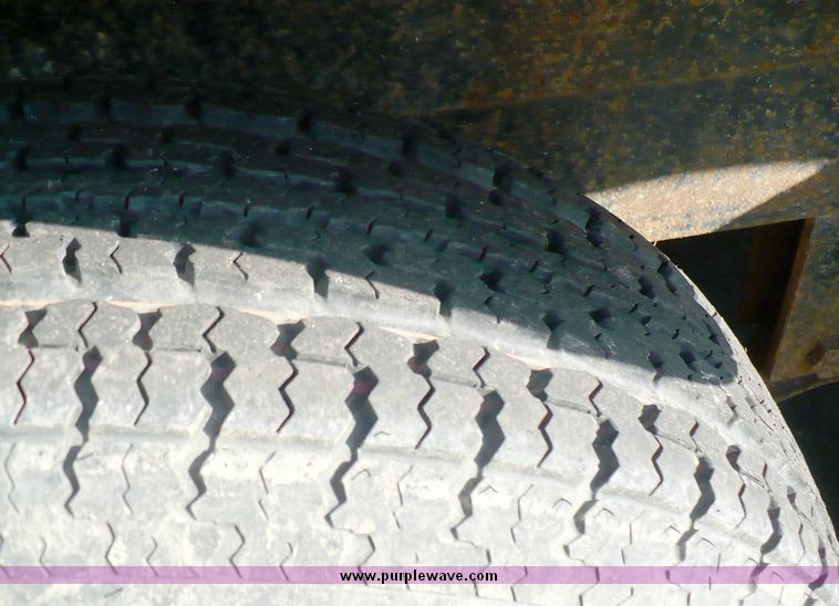 image for item 5596 2004 Starlite tandem axle 18' trailer