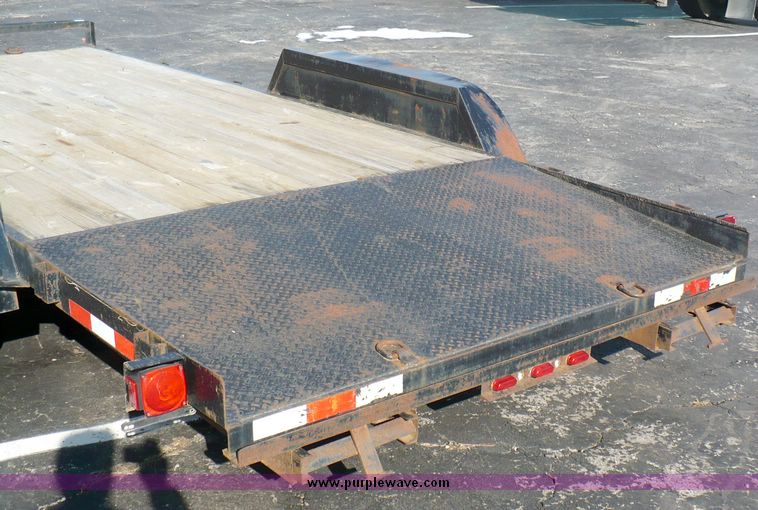 image for item 5596 2004 Starlite tandem axle 18' trailer