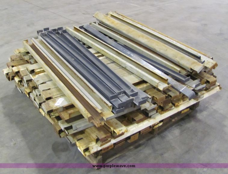 image for item 6677 Approximately 130 assorted pallet racking cross members