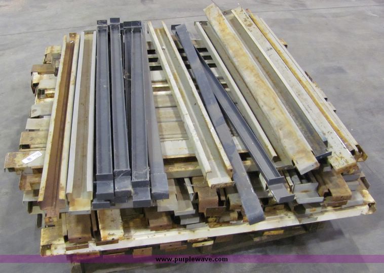 image for item 6677 Approximately 130 assorted pallet racking cross members
