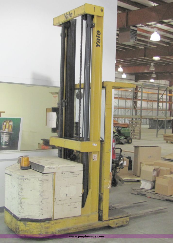 image for item 6683 Yale order picker electric fork lift