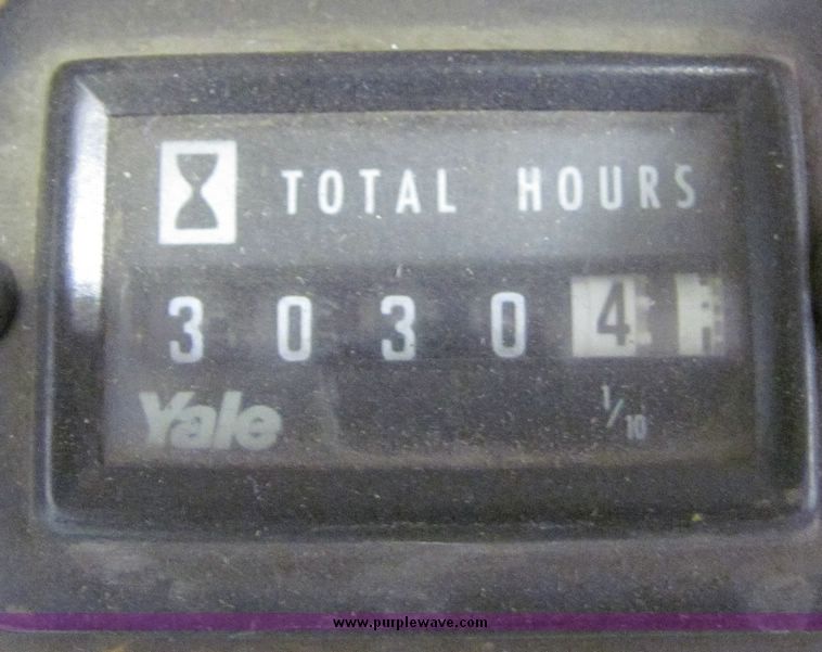 image for item 6683 Yale order picker electric fork lift