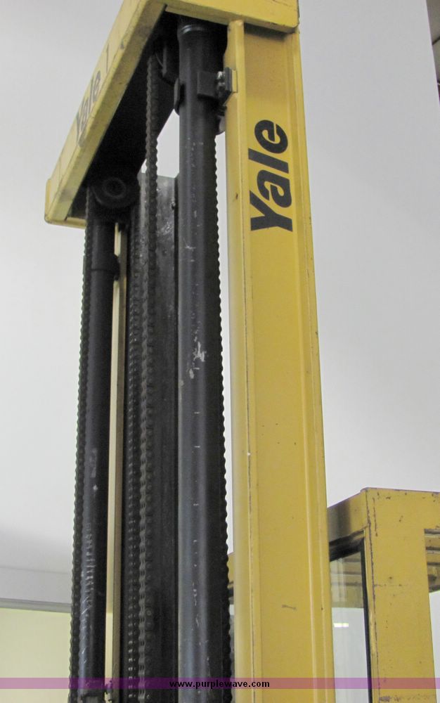 image for item 6683 Yale order picker electric fork lift