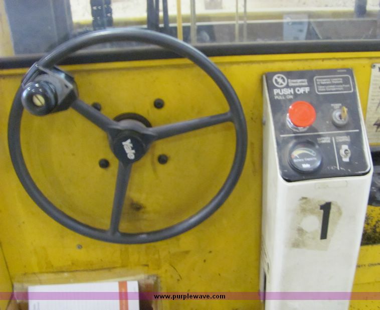 image for item 6683 Yale order picker electric fork lift