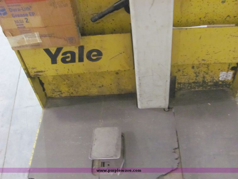 image for item 6683 Yale order picker electric fork lift
