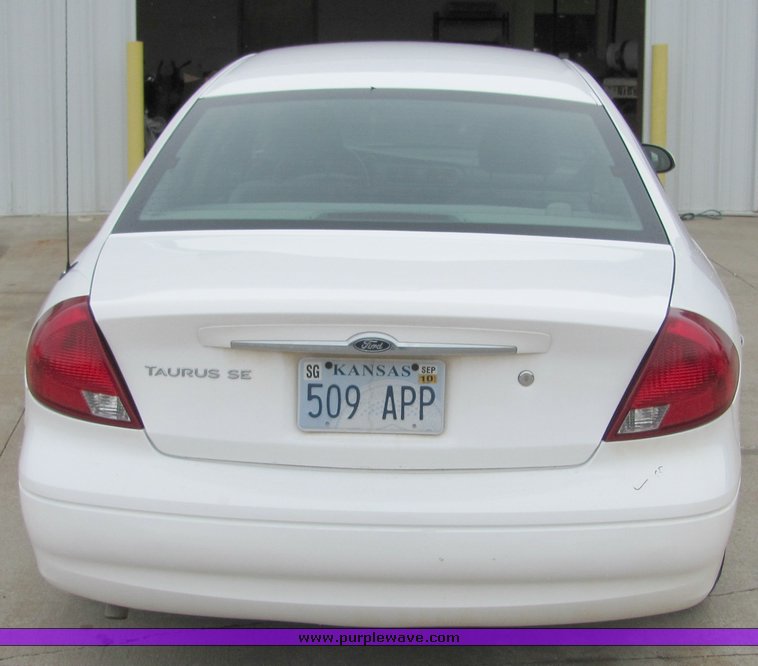 image for item 6696 2003 Ford Taurus LX