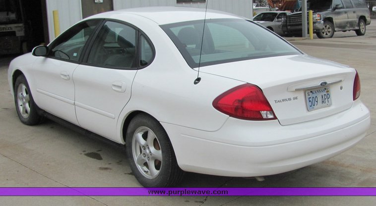 image for item 6696 2003 Ford Taurus LX
