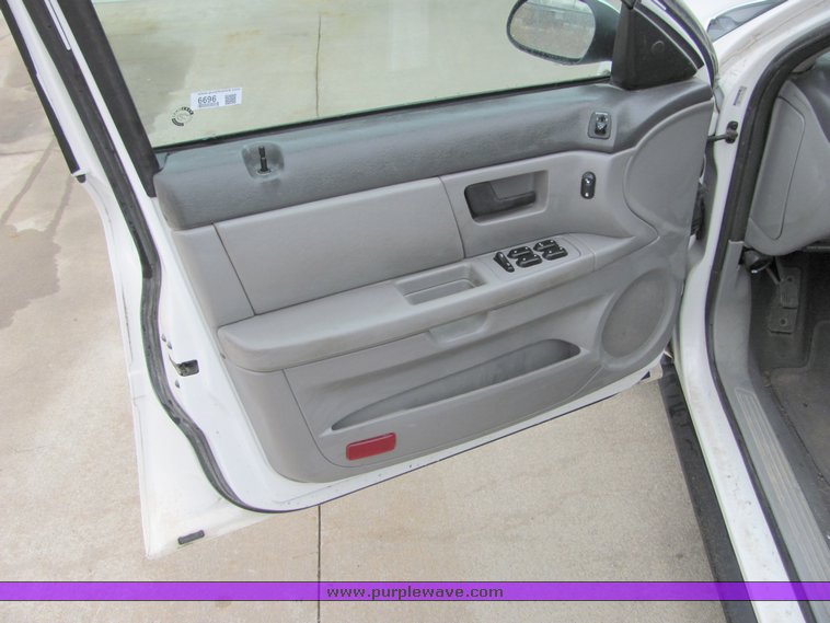 image for item 6696 2003 Ford Taurus LX