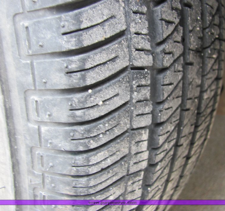 image for item 6696 2003 Ford Taurus LX