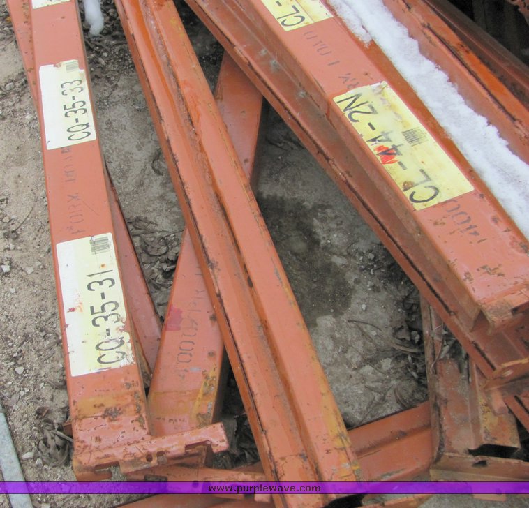 image for item 6697 Assorted pallet racking