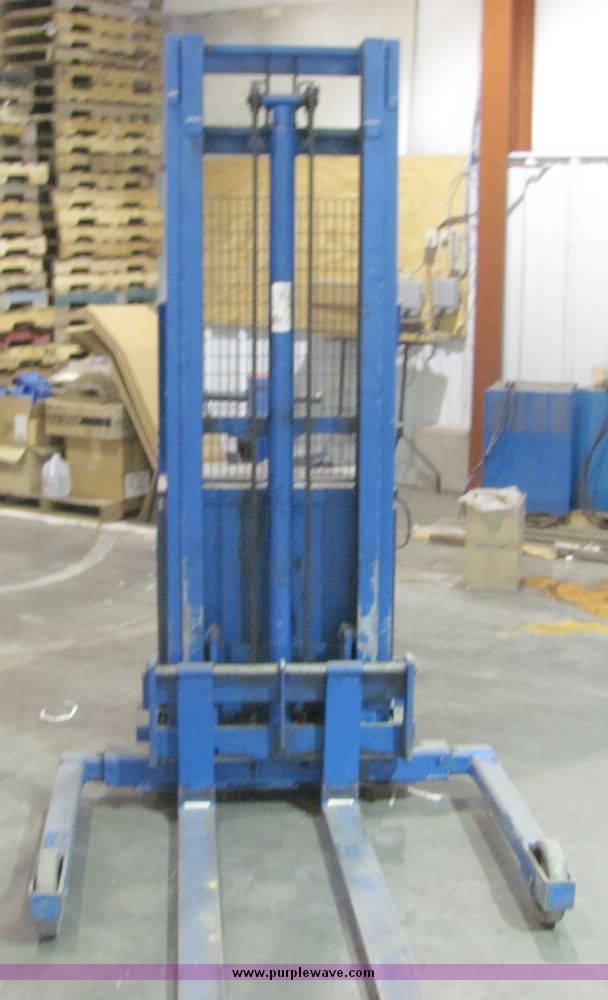 image for item 6718 Blue Giant fork lift