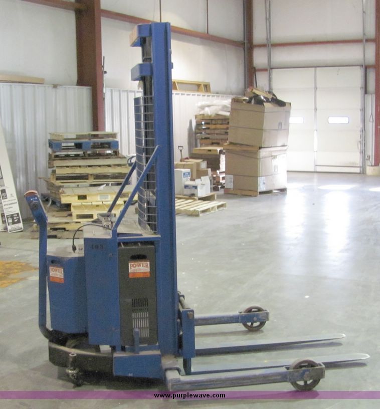 image for item 6718 Blue Giant fork lift