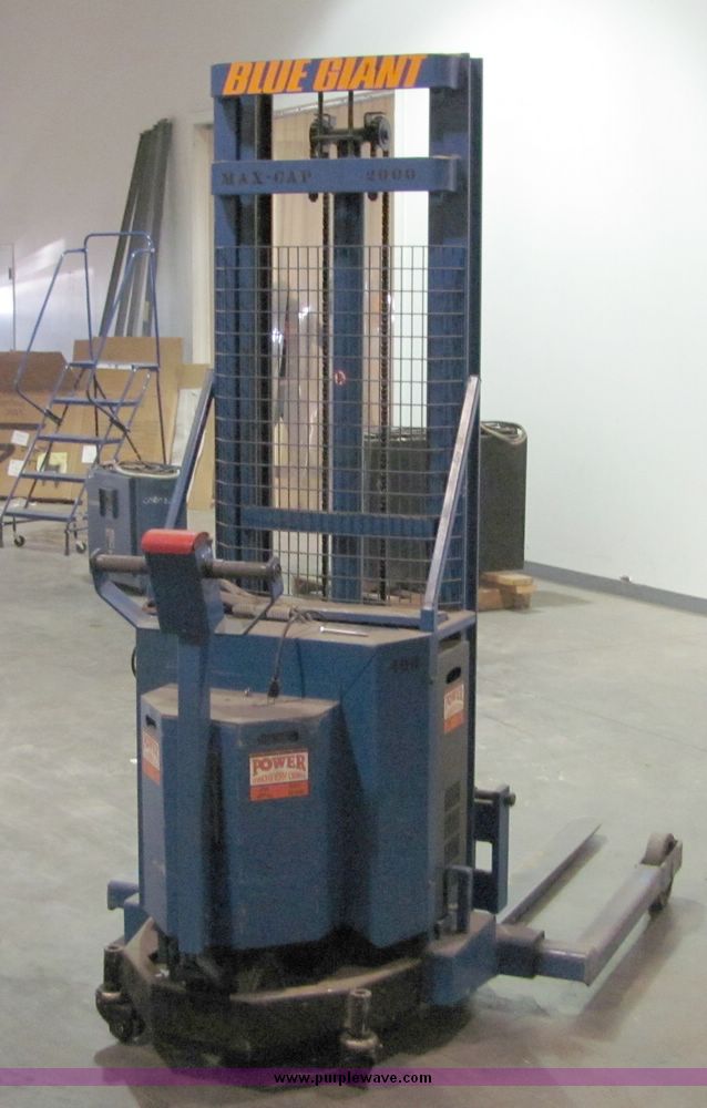 image for item 6718 Blue Giant fork lift