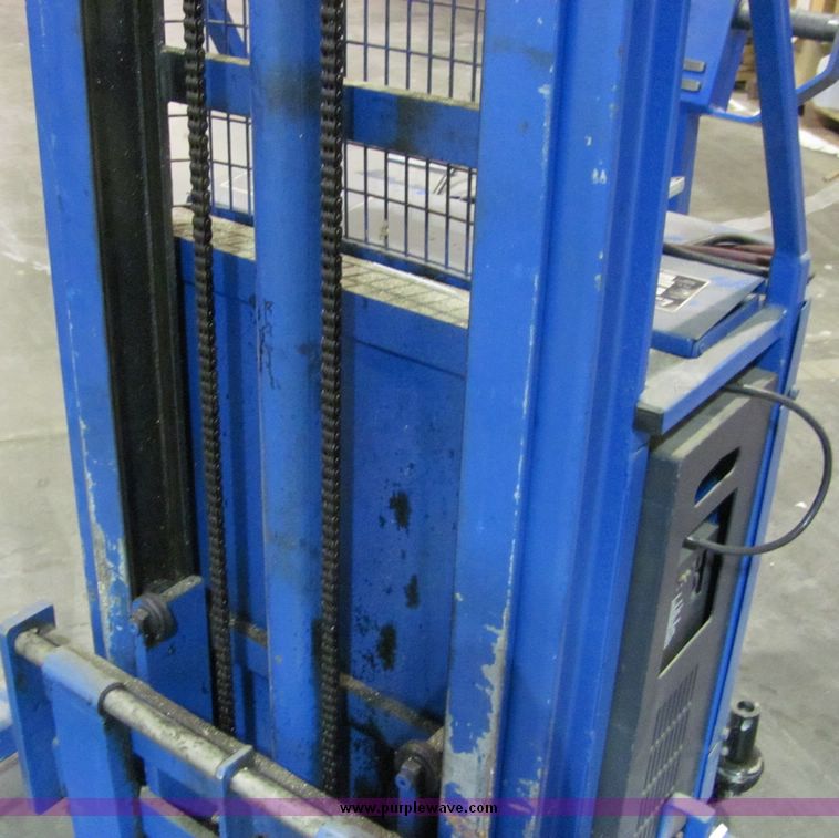 image for item 6718 Blue Giant fork lift