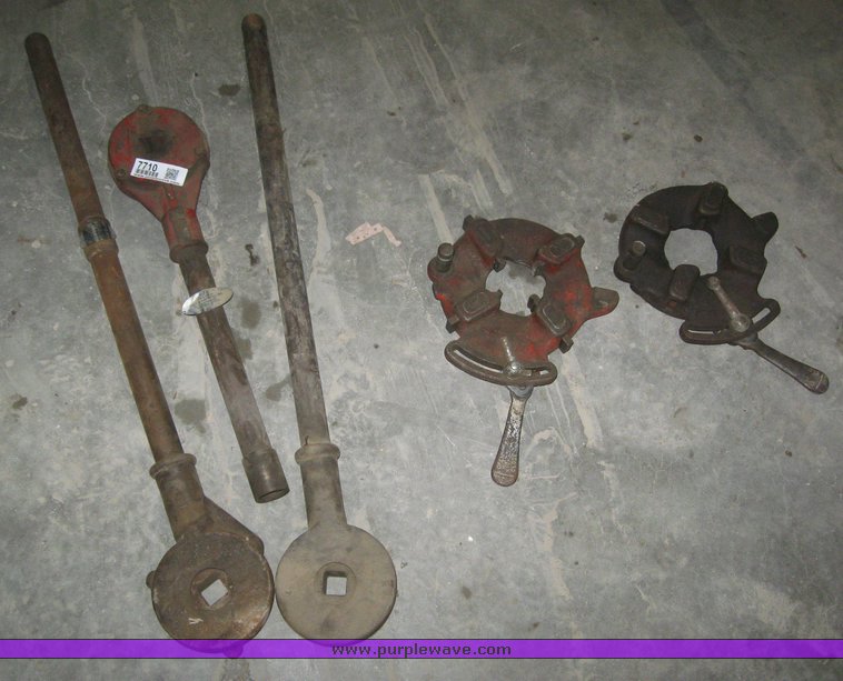 Assorted threading tools in Wakarusa, KS | Item 7710 sold | Purple Wave