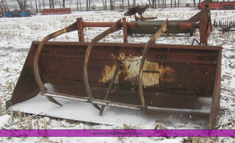 image for item 7756 9' bucket with grapple