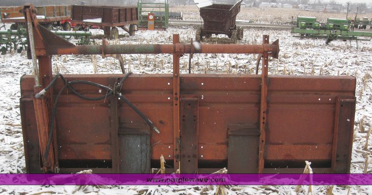 image for item 7756 9' bucket with grapple