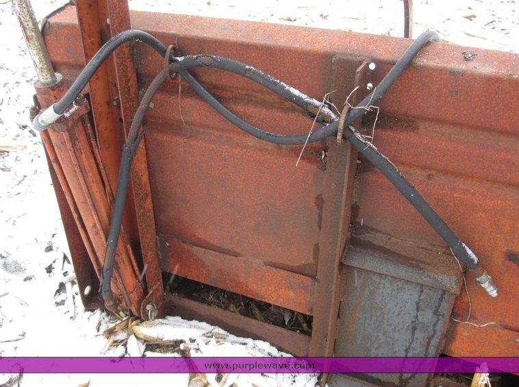 image for item 7756 9' bucket with grapple