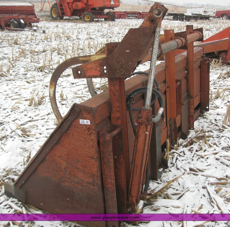 image for item 7756 9' bucket with grapple