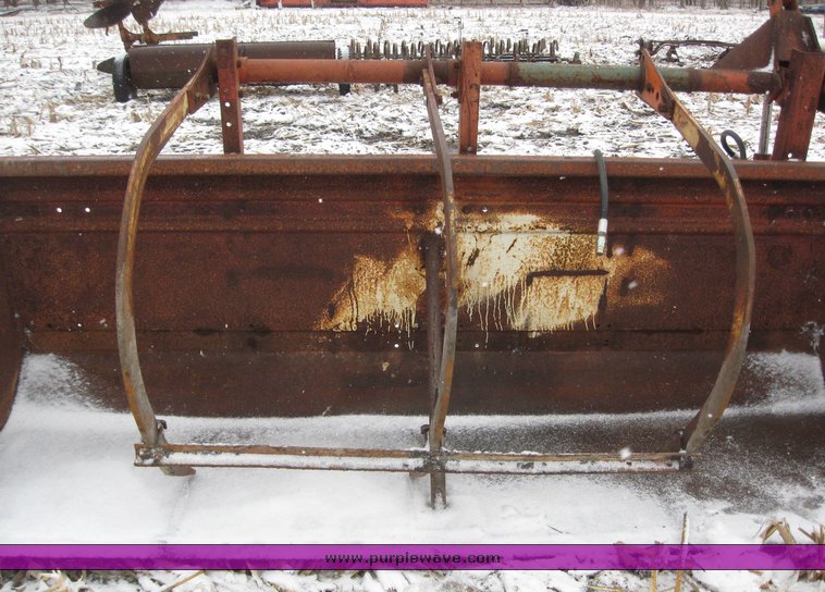 image for item 7756 9' bucket with grapple