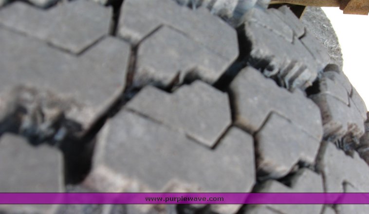 image for item 8079 1995 Ford F-350 truck with utility bed