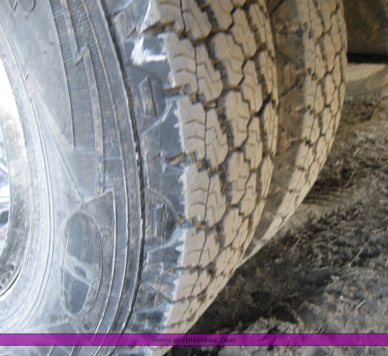 image for item 8079 1995 Ford F-350 truck with utility bed