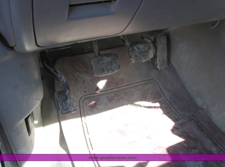 image for item 8079 1995 Ford F-350 truck with utility bed