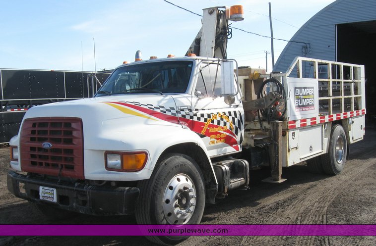 image for item 8080 1997 Ford F600 conventional cab service truck