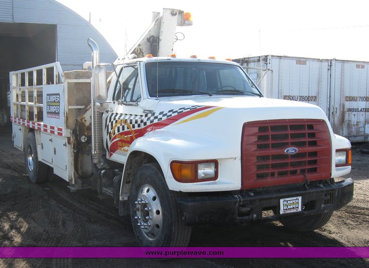 image for item 8080 1997 Ford F600 conventional cab service truck