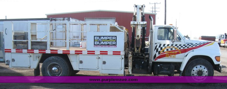 image for item 8080 1997 Ford F600 conventional cab service truck