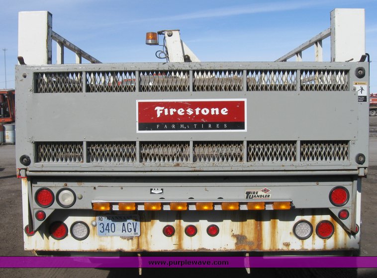 image for item 8080 1997 Ford F600 conventional cab service truck