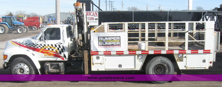 image for item 8080 1997 Ford F600 conventional cab service truck