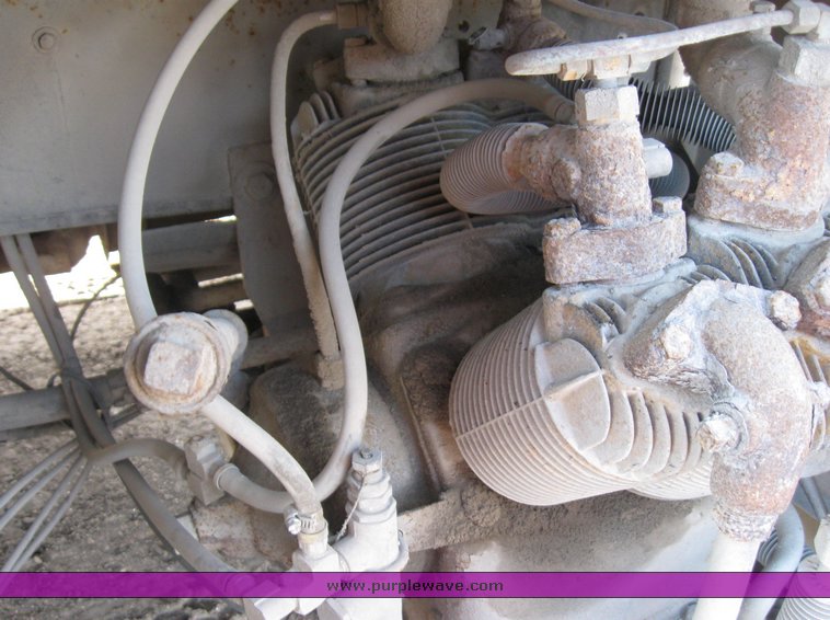 image for item 8080 1997 Ford F600 conventional cab service truck