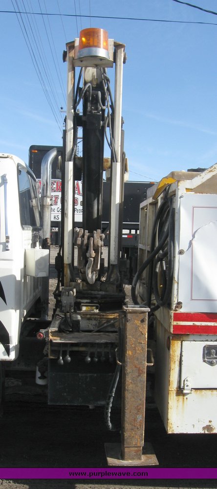 image for item 8080 1997 Ford F600 conventional cab service truck