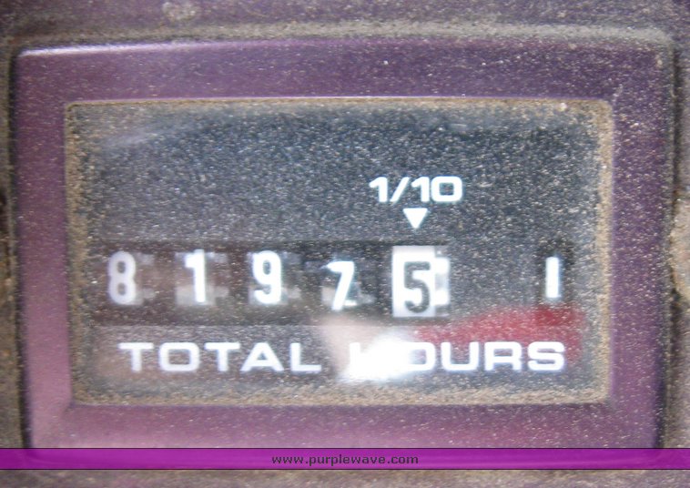 image for item 8080 1997 Ford F600 conventional cab service truck