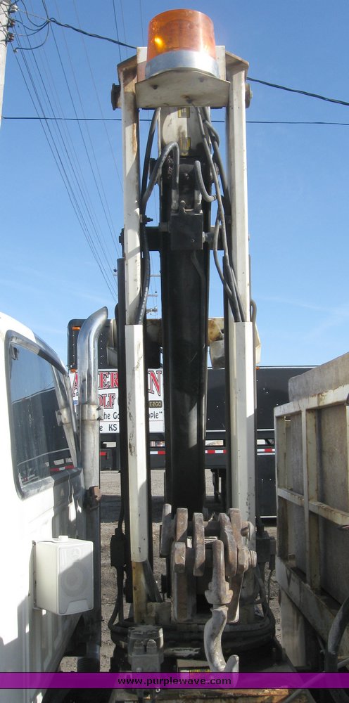 image for item 8080 1997 Ford F600 conventional cab service truck