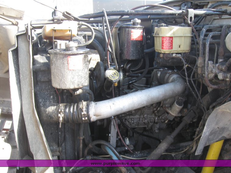 image for item 8080 1997 Ford F600 conventional cab service truck