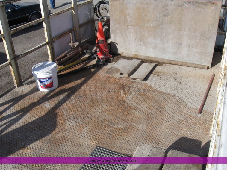 image for item 8080 1997 Ford F600 conventional cab service truck