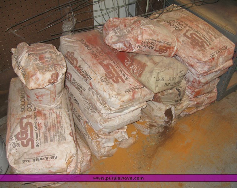 image for item 8081 1997 8' x 18' concrete curbing trailer