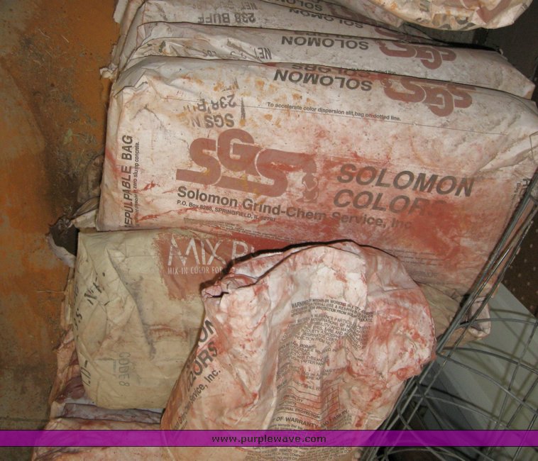 image for item 8081 1997 8' x 18' concrete curbing trailer