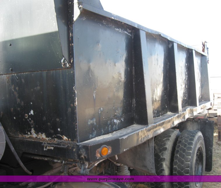 image for item 8082 1992 Ford Cargo LT CF8000 dump truck