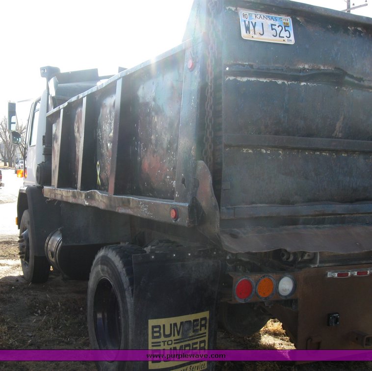 image for item 8082 1992 Ford Cargo LT CF8000 dump truck