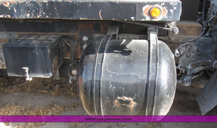 image for item 8082 1992 Ford Cargo LT CF8000 dump truck