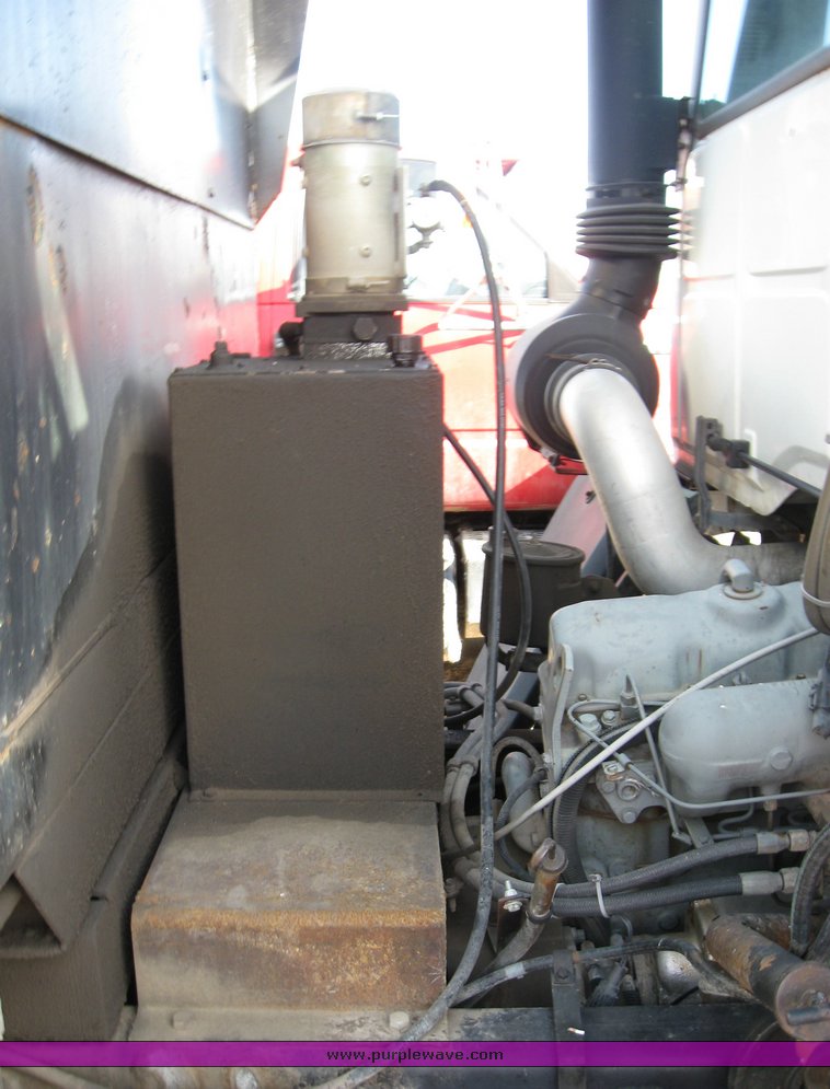 image for item 8082 1992 Ford Cargo LT CF8000 dump truck