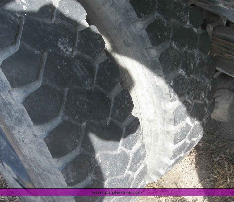 image for item 8082 1992 Ford Cargo LT CF8000 dump truck