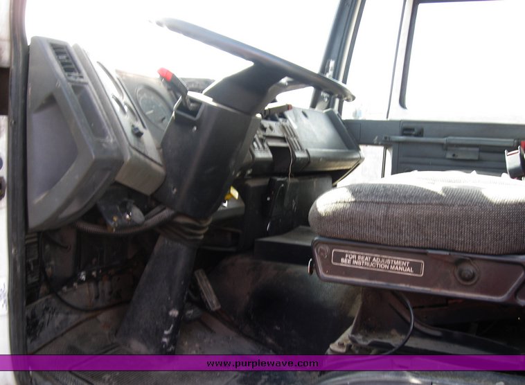 image for item 8082 1992 Ford Cargo LT CF8000 dump truck